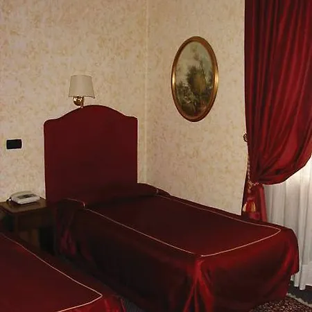 Flaminius Hotel 3*